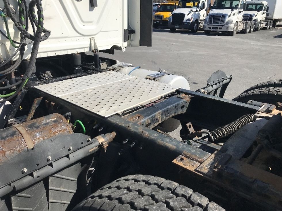 2020 Freightliner Cascadia 125" Sleeper Cab photo 14