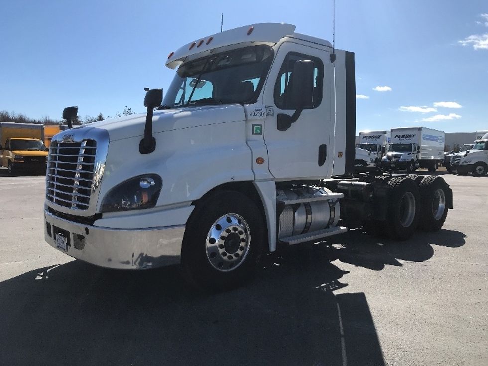 2020 Freightliner Cascadia 125" Sleeper Cab photo 3
