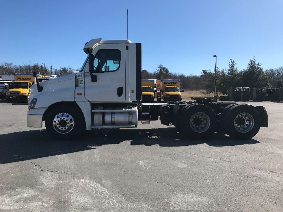 2020 Freightliner Cascadia 125" Sleeper Cab photo 4