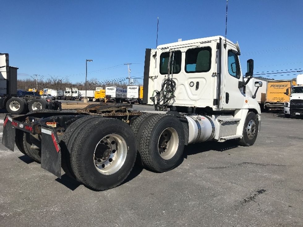 2020 Freightliner Cascadia 125" Sleeper Cab photo 7