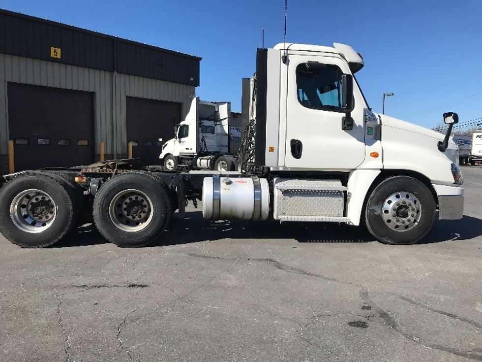 2020 Freightliner Cascadia 125" Sleeper Cab photo 8