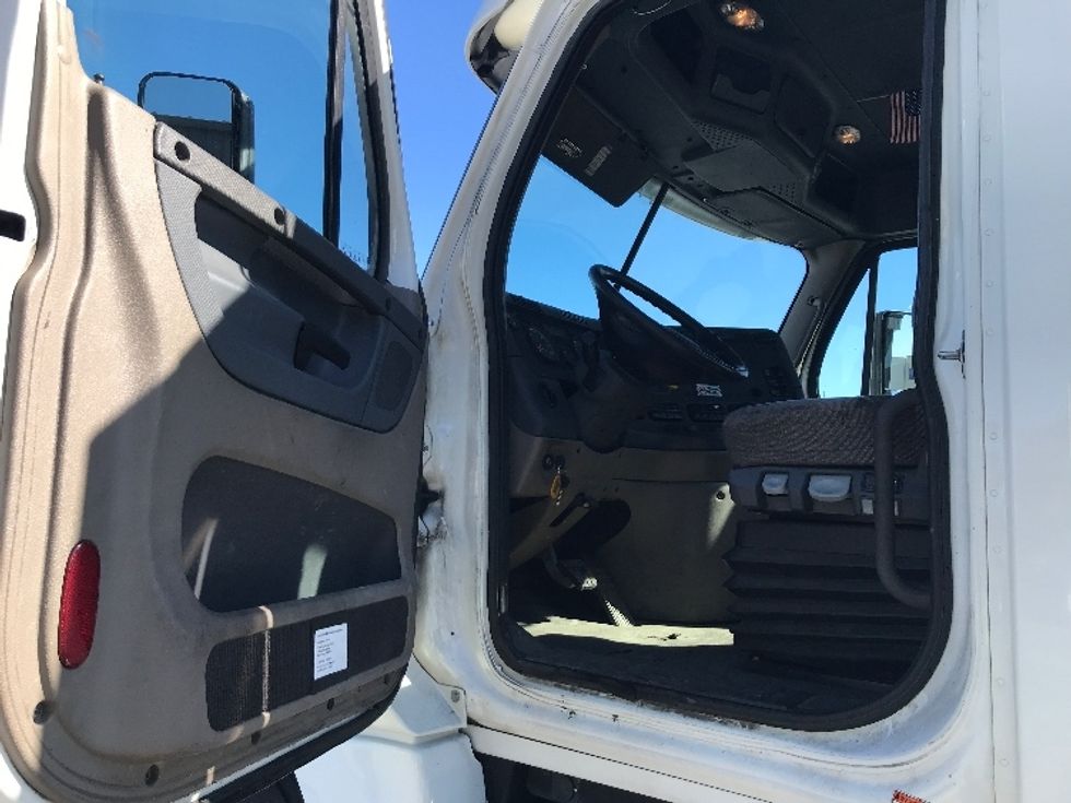 Day Cab Tractor-Heavy Duty Tractors-Freightliner-2020-Cascadia 12564ST-Londonderry-NH-543,067\n\t\tmiles-$ 39,000 - Image 9