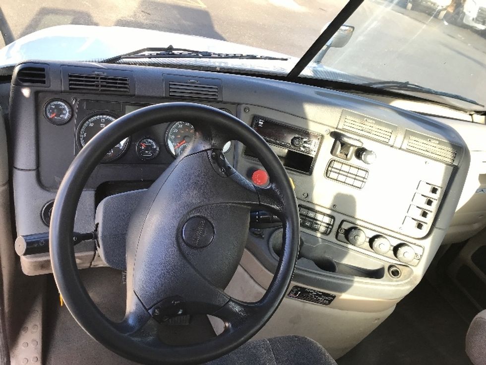 Day Cab Tractor-Heavy Duty Tractors-Freightliner-2020-Cascadia 12564ST-Londonderry-NH-567,641\n\t\tmiles-$ 29,750 - Image 11