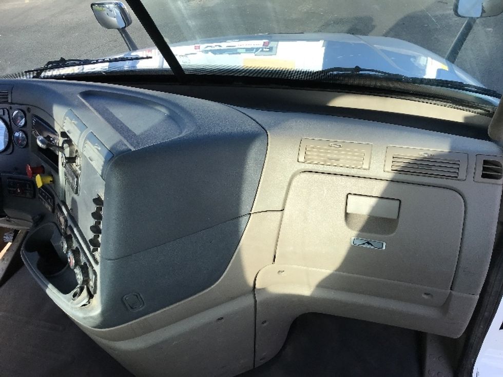 Day Cab Tractor-Heavy Duty Tractors-Freightliner-2020-Cascadia 12564ST-Londonderry-NH-567,641\n\t\tmiles-$ 29,750 - Image 13