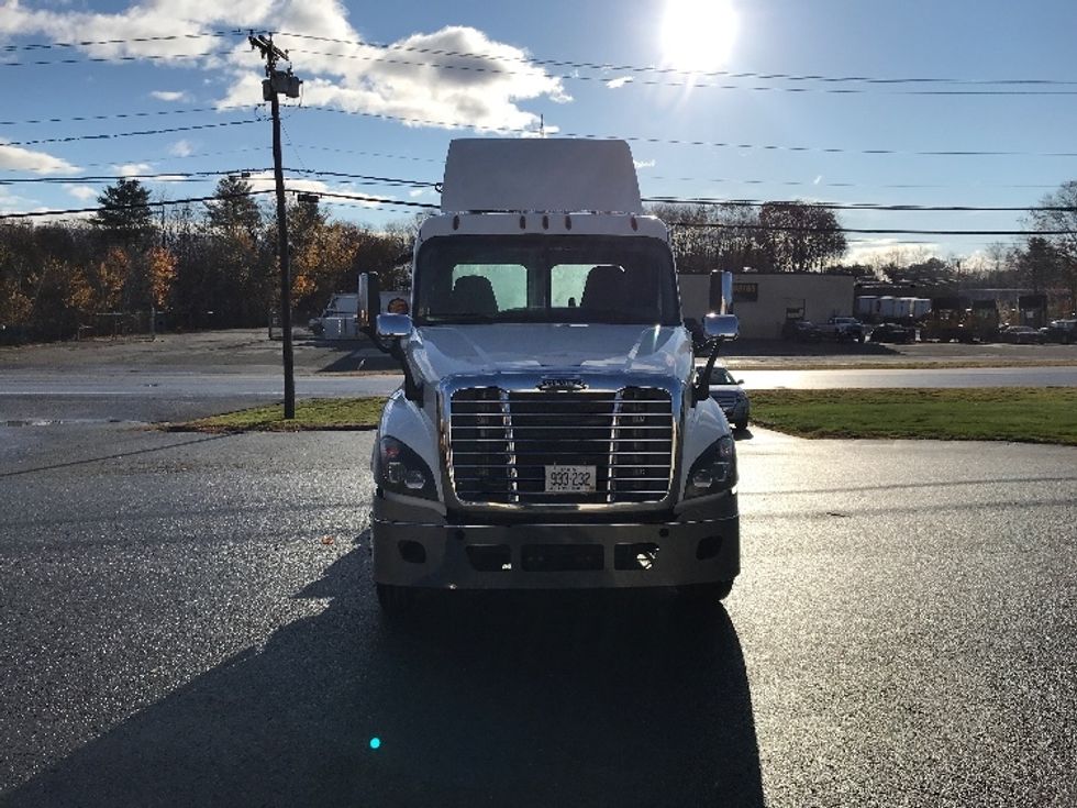 Day Cab Tractor-Heavy Duty Tractors-Freightliner-2020-Cascadia 12564ST-Londonderry-NH-567,641\n\t\tmiles-$ 29,750 - Image 2