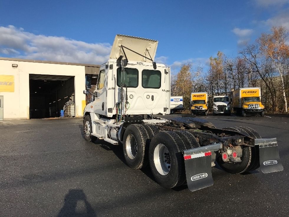Day Cab Tractor-Heavy Duty Tractors-Freightliner-2020-Cascadia 12564ST-Londonderry-NH-567,641\n\t\tmiles-$ 29,750 - Image 5