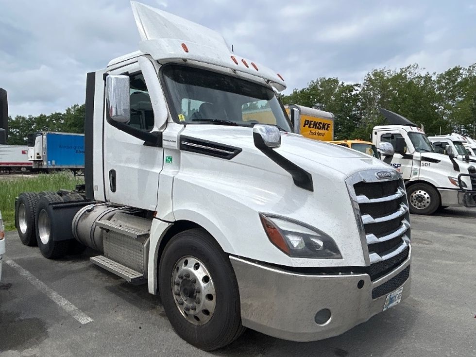 Day Cab Tractor-Heavy Duty Tractors-Freightliner-2020-Cascadia 12564ST-Londonderry-NH-582,162\n\t\tmiles-$ 30,250 - Image 1