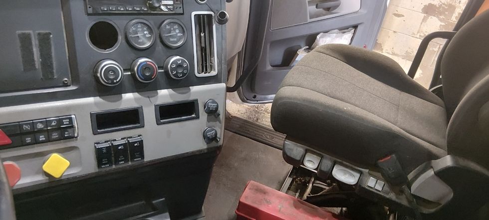 Day Cab Tractor-Heavy Duty Tractors-Freightliner-2020-Cascadia 12564ST-Londonderry-NH-582,162\n\t\tmiles-$ 30,250 - Image 10