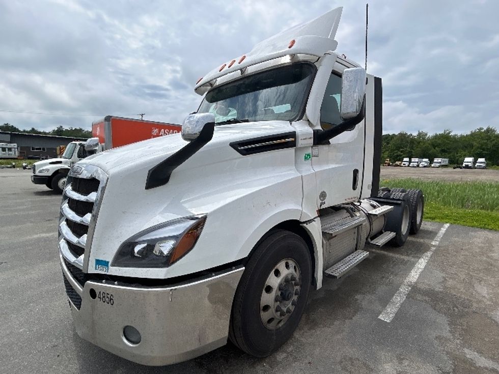 Day Cab Tractor-Heavy Duty Tractors-Freightliner-2020-Cascadia 12564ST-Londonderry-NH-582,162\n\t\tmiles-$ 30,250 - Image 3