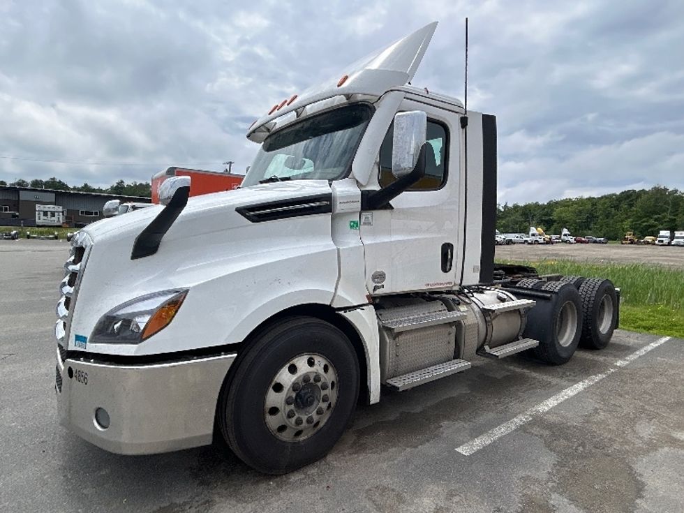 Day Cab Tractor-Heavy Duty Tractors-Freightliner-2020-Cascadia 12564ST-Londonderry-NH-582,162\n\t\tmiles-$ 30,250 - Image 4