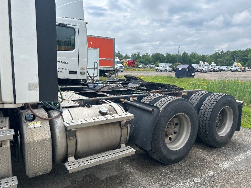 Day Cab Tractor-Heavy Duty Tractors-Freightliner-2020-Cascadia 12564ST-Londonderry-NH-582,162\n\t\tmiles-$ 30,250 - Image 5