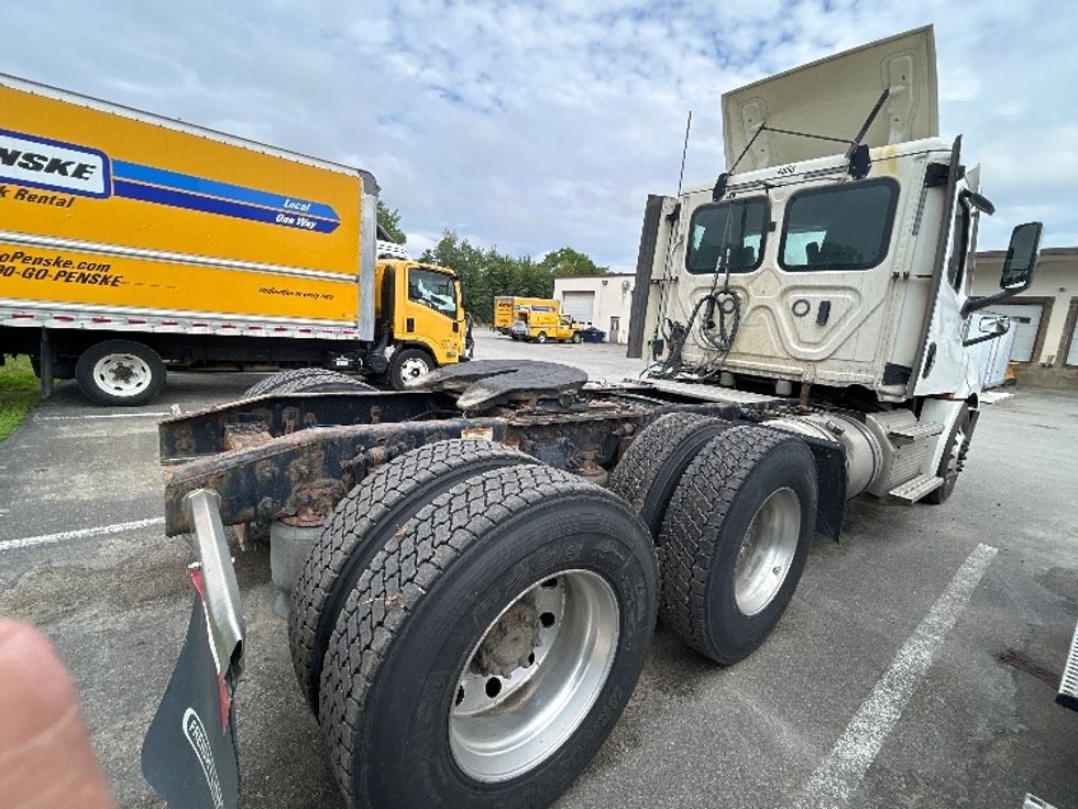 Day Cab Tractor-Heavy Duty Tractors-Freightliner-2020-Cascadia 12564ST-Londonderry-NH-582,162\n\t\tmiles-$ 30,250 - Image 7