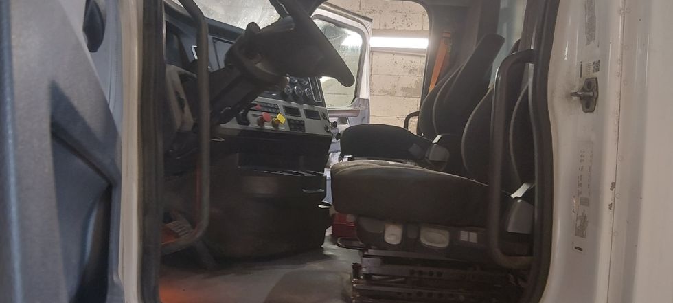 Day Cab Tractor-Heavy Duty Tractors-Freightliner-2020-Cascadia 12564ST-Londonderry-NH-582,162\n\t\tmiles-$ 30,250 - Image 9