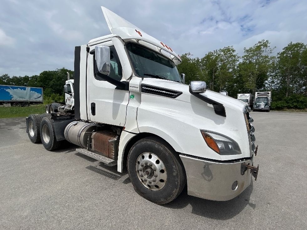 Day Cab Tractor-Heavy Duty Tractors-Freightliner-2020-Cascadia 12564ST-Londonderry-NH-618,726\n\t\tmiles-$ 26,750 - Image 1