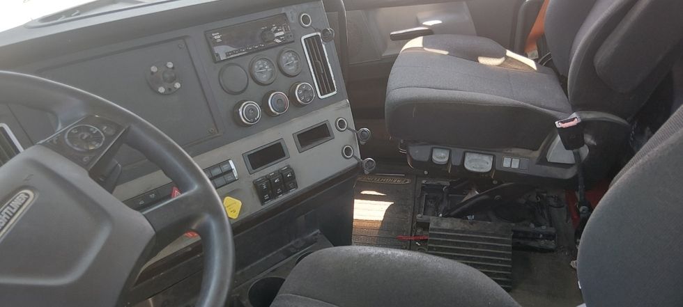 Day Cab Tractor-Heavy Duty Tractors-Freightliner-2020-Cascadia 12564ST-Londonderry-NH-618,726\n\t\tmiles-$ 26,750 - Image 10