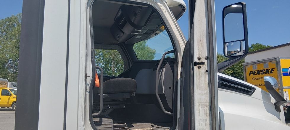 Day Cab Tractor-Heavy Duty Tractors-Freightliner-2020-Cascadia 12564ST-Londonderry-NH-618,726\n\t\tmiles-$ 26,750 - Image 11