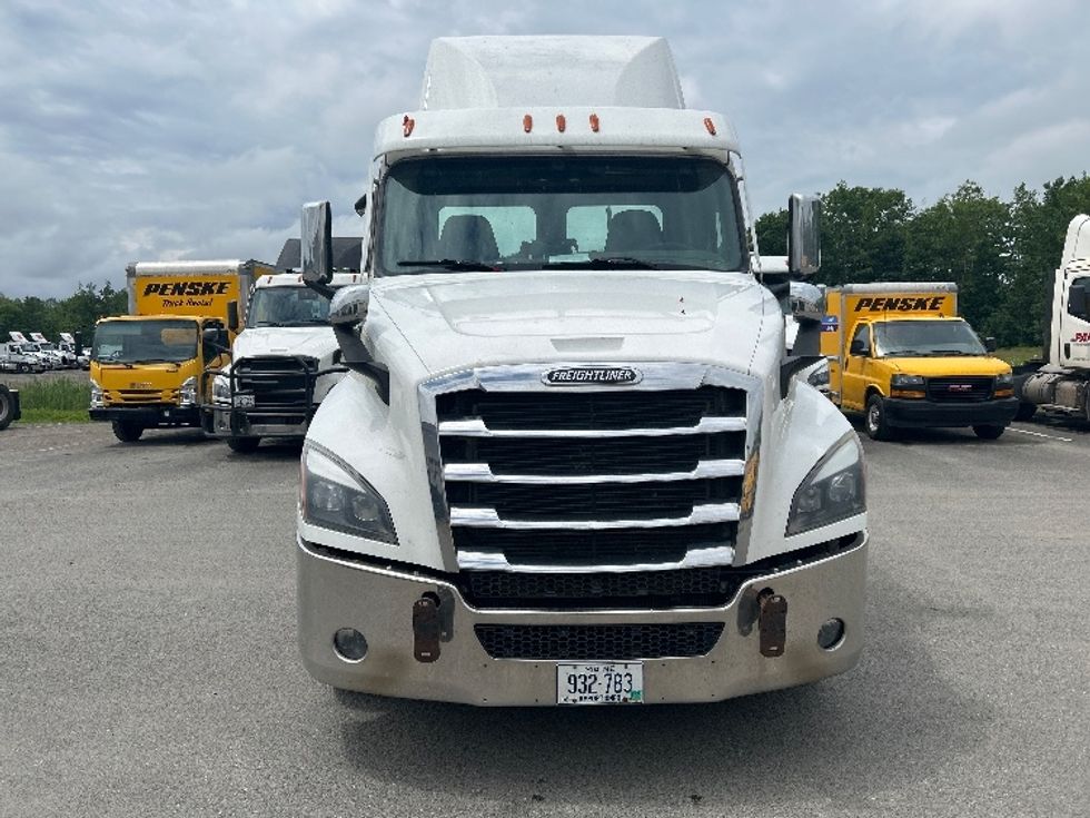 Day Cab Tractor-Heavy Duty Tractors-Freightliner-2020-Cascadia 12564ST-Londonderry-NH-618,726\n\t\tmiles-$ 26,750 - Image 2