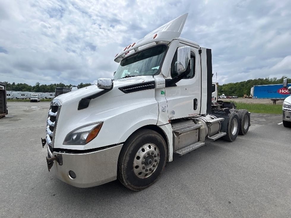 Day Cab Tractor-Heavy Duty Tractors-Freightliner-2020-Cascadia 12564ST-Londonderry-NH-618,726\n\t\tmiles-$ 26,750 - Image 3