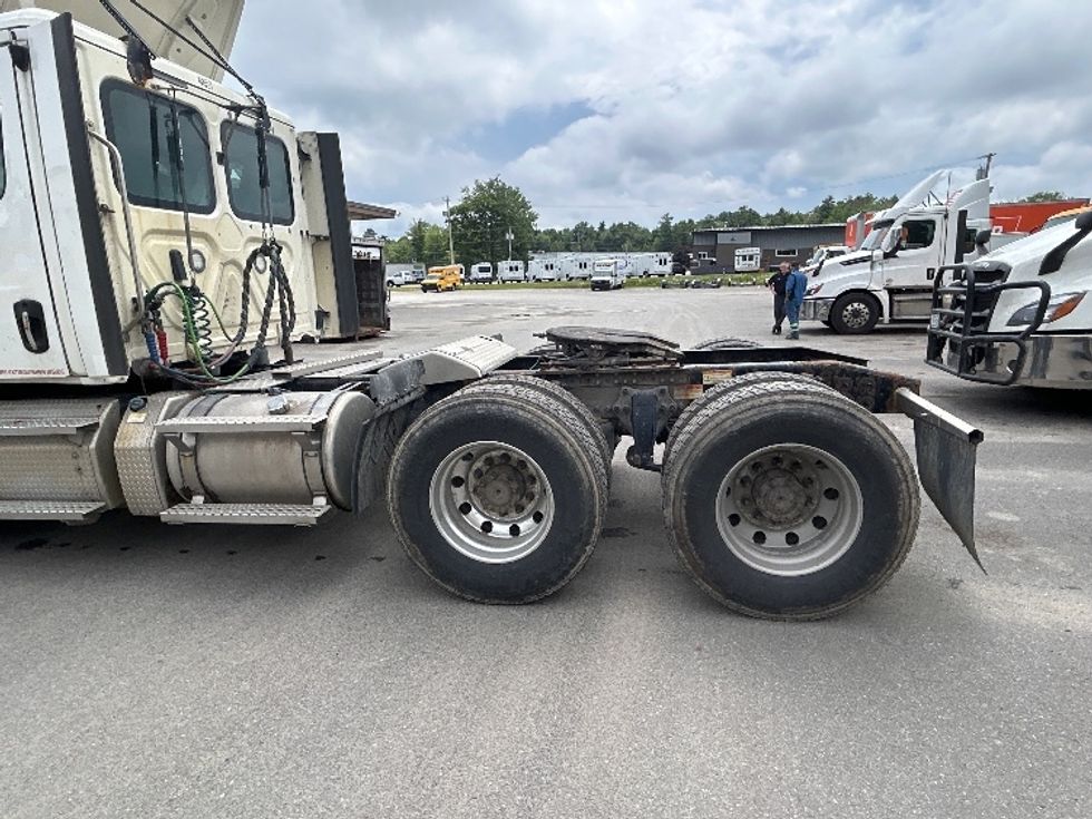 Day Cab Tractor-Heavy Duty Tractors-Freightliner-2020-Cascadia 12564ST-Londonderry-NH-618,726\n\t\tmiles-$ 26,750 - Image 5