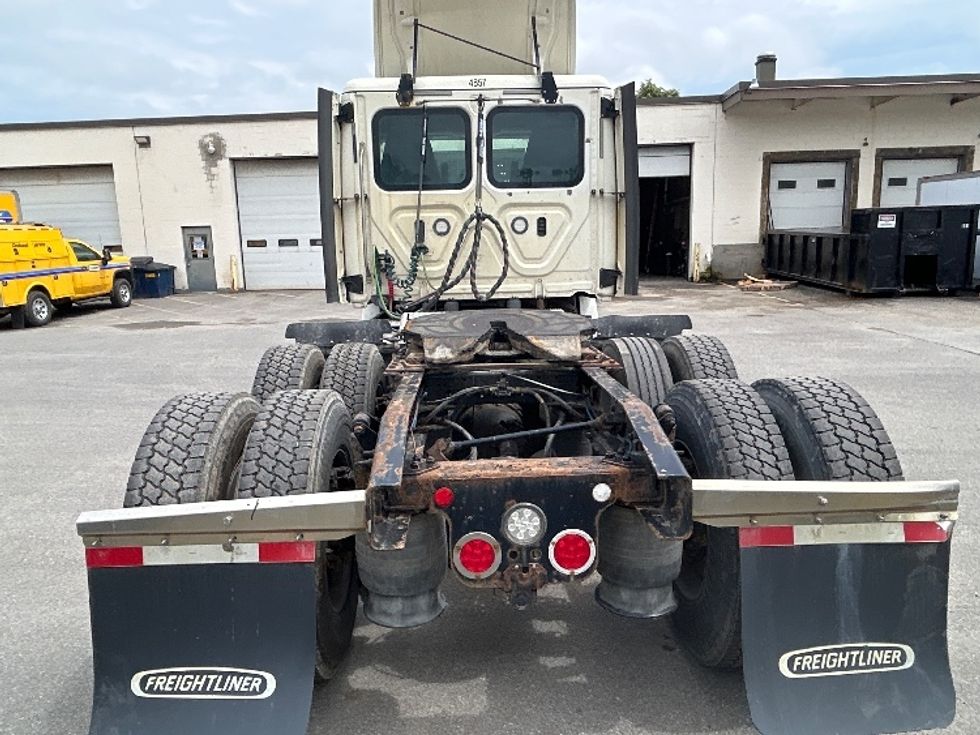 Day Cab Tractor-Heavy Duty Tractors-Freightliner-2020-Cascadia 12564ST-Londonderry-NH-618,726\n\t\tmiles-$ 26,750 - Image 6