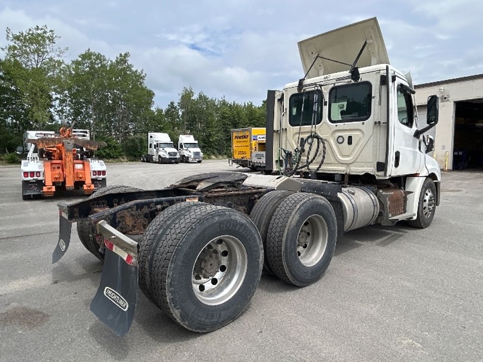 Day Cab Tractor-Heavy Duty Tractors-Freightliner-2020-Cascadia 12564ST-Londonderry-NH-618,726\n\t\tmiles-$ 26,750 - Image 7