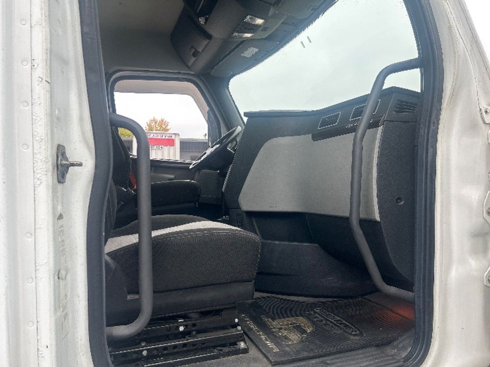 Day Cab Tractor-Heavy Duty Tractors-Freightliner-2020-Cascadia 12564ST-Londonderry-NH-639,964\n\t\tmiles-$ 29,750 - Image 12