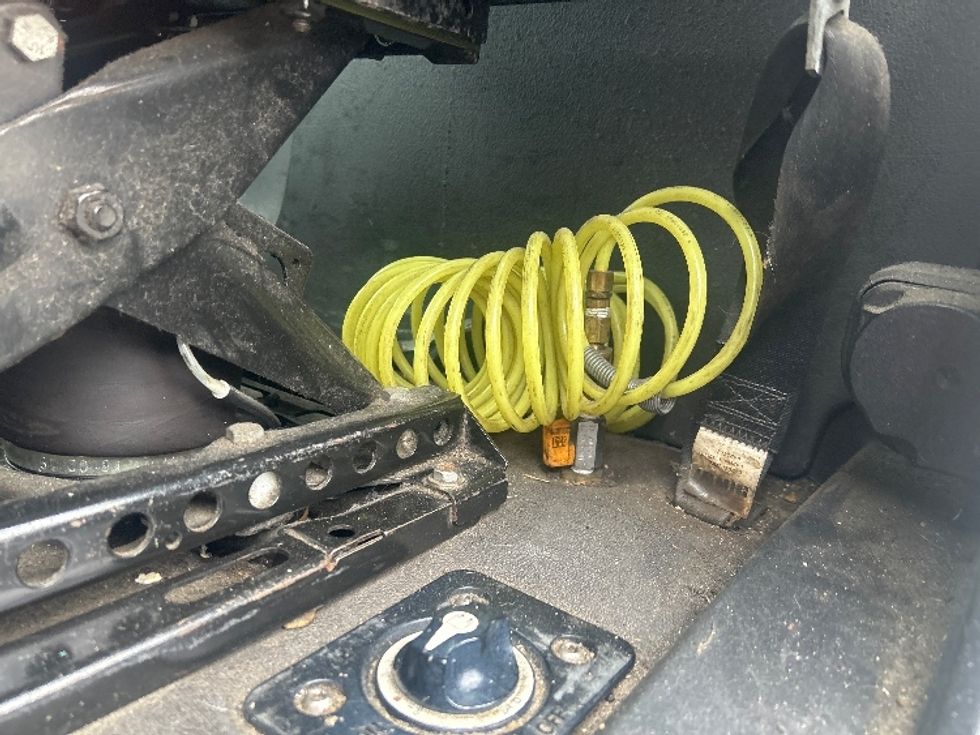 Day Cab Tractor-Heavy Duty Tractors-Freightliner-2020-Cascadia 12564ST-Londonderry-NH-639,964\n\t\tmiles-$ 29,750 - Image 17