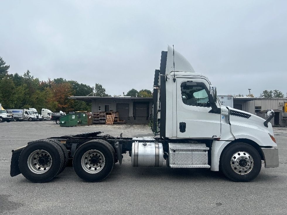 Day Cab Tractor-Heavy Duty Tractors-Freightliner-2020-Cascadia 12564ST-Londonderry-NH-639,964\n\t\tmiles-$ 29,750 - Image 8