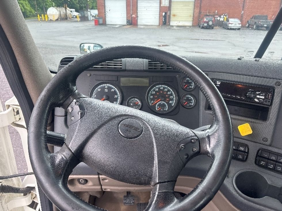 Day Cab Tractor-Heavy Duty Tractors-Freightliner-2020-Cascadia 12564ST-Martinsville-VA-320,477\n\t\tmiles-$ 54,500 - Image 11