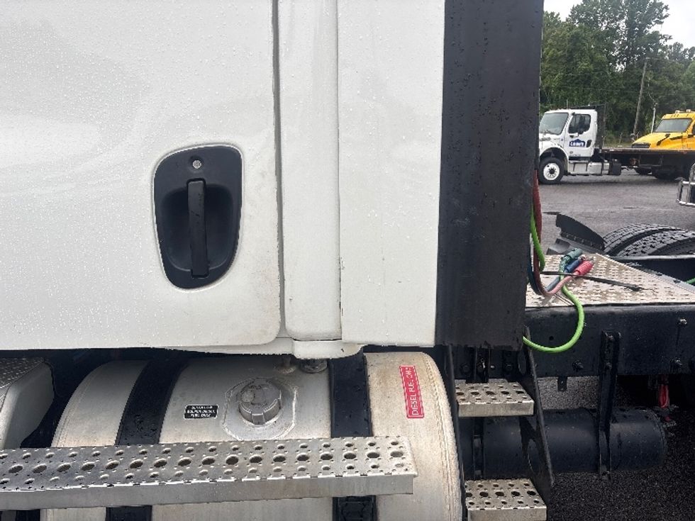 Day Cab Tractor-Heavy Duty Tractors-Freightliner-2020-Cascadia 12564ST-Martinsville-VA-320,477\n\t\tmiles-$ 54,500 - Image 19