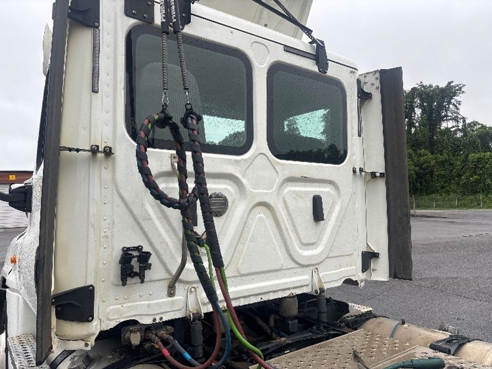 Day Cab Tractor-Heavy Duty Tractors-Freightliner-2020-Cascadia 12564ST-Martinsville-VA-320,477\n\t\tmiles-$ 54,500 - Image 20