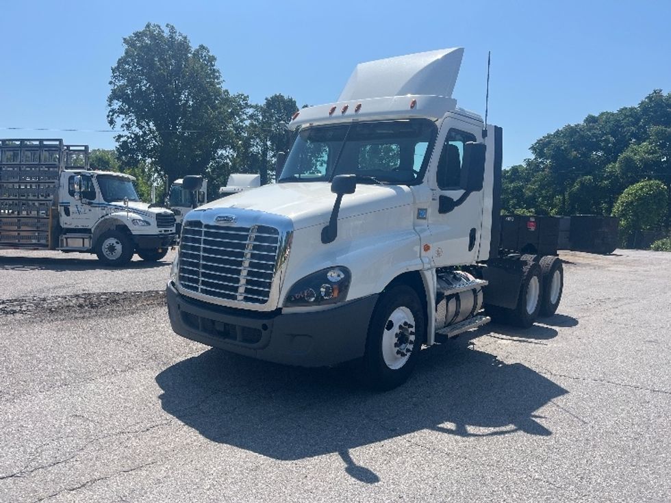 Day Cab Tractor-Heavy Duty Tractors-Freightliner-2020-Cascadia 12564ST-Martinsville-VA-320,477\n\t\tmiles-$ 54,500 - Image 3