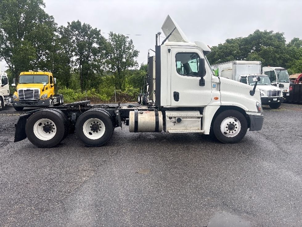 Day Cab Tractor-Heavy Duty Tractors-Freightliner-2020-Cascadia 12564ST-Martinsville-VA-320,477\n\t\tmiles-$ 54,500 - Image 8