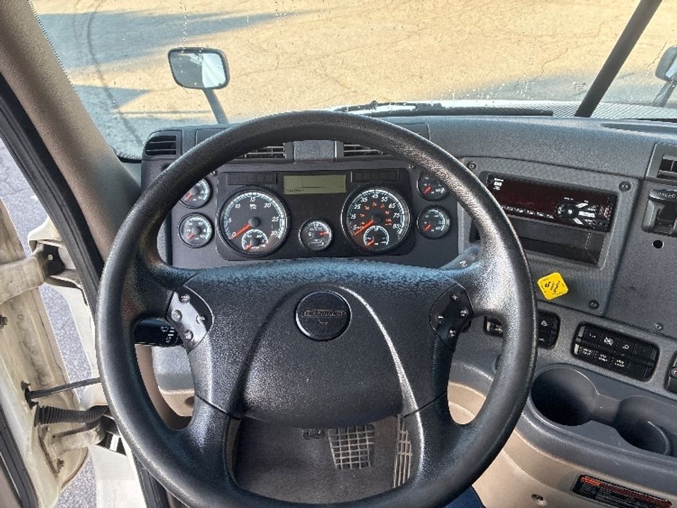 Day Cab Tractor-Heavy Duty Tractors-Freightliner-2020-Cascadia 12564ST-Martinsville-VA-549,060\n\t\tmiles-$ 37,500 - Image 11