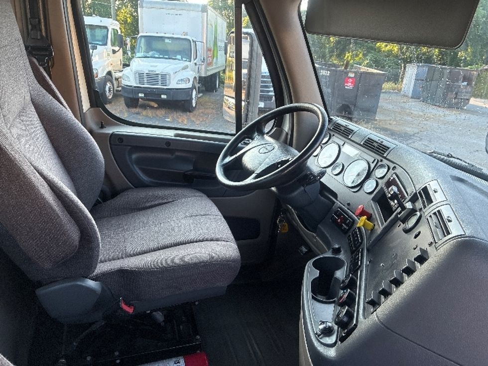 Day Cab Tractor-Heavy Duty Tractors-Freightliner-2020-Cascadia 12564ST-Martinsville-VA-549,060\n\t\tmiles-$ 37,500 - Image 14