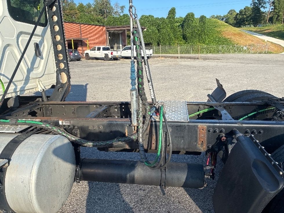 Day Cab Tractor-Heavy Duty Tractors-Freightliner-2020-Cascadia 12564ST-Martinsville-VA-549,060\n\t\tmiles-$ 37,500 - Image 17