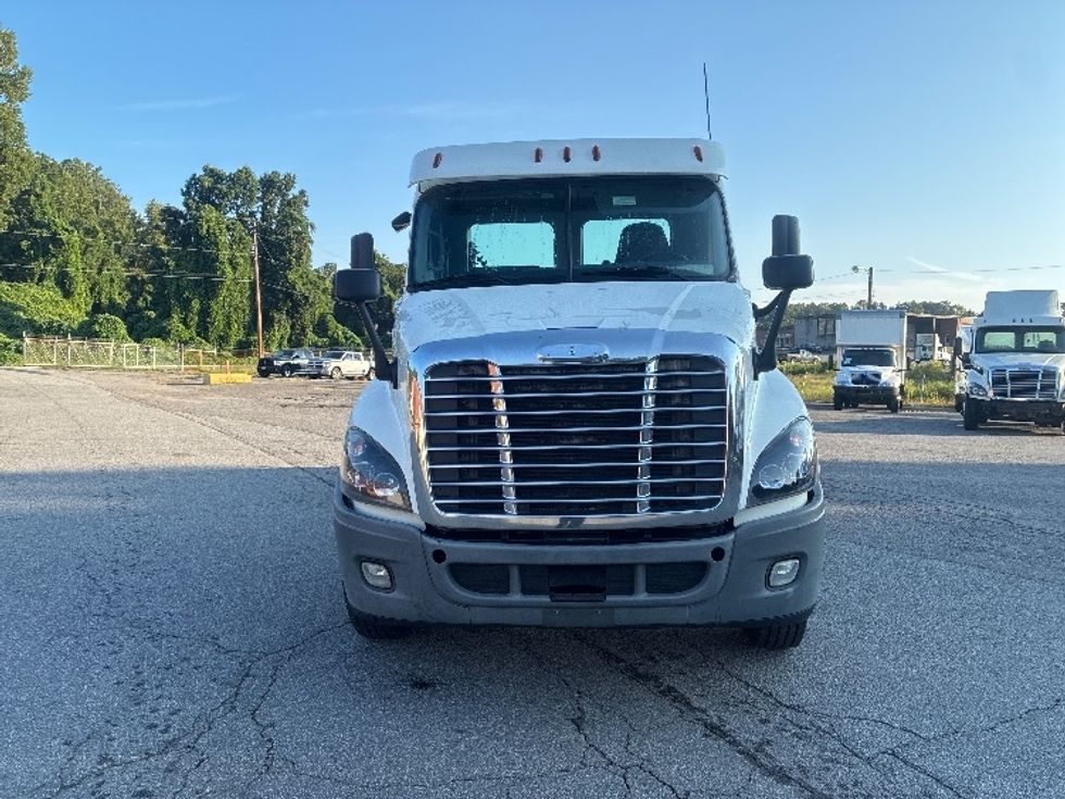 Day Cab Tractor-Heavy Duty Tractors-Freightliner-2020-Cascadia 12564ST-Martinsville-VA-549,060\n\t\tmiles-$ 37,500 - Image 2