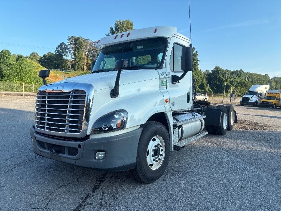 Day Cab Tractor-Heavy Duty Tractors-Freightliner-2020-Cascadia 12564ST-Martinsville-VA-549,060\n\t\tmiles-$ 37,500 - Image 3