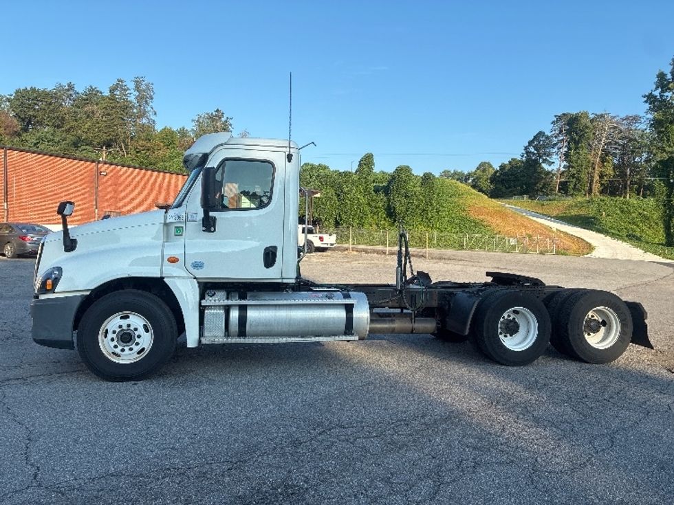 Day Cab Tractor-Heavy Duty Tractors-Freightliner-2020-Cascadia 12564ST-Martinsville-VA-549,060\n\t\tmiles-$ 37,500 - Image 4