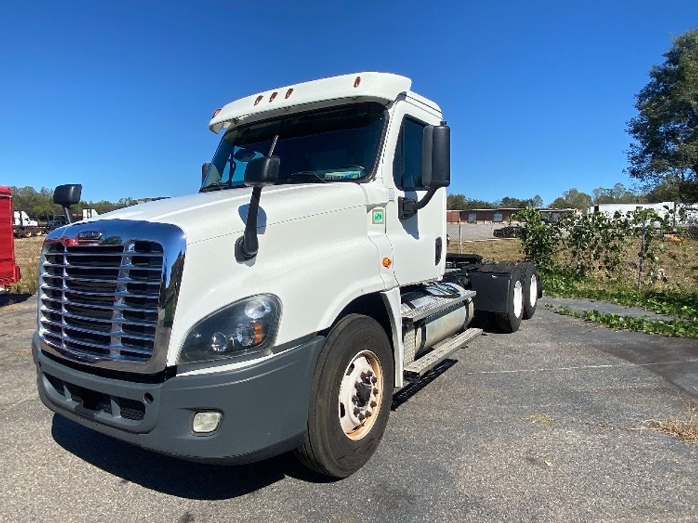 Day Cab Tractor-Heavy Duty Tractors-Freightliner-2020-Cascadia 12564ST-Martinsville-VA-595,335\n\t\tmiles-$ 33,750 - Image 3