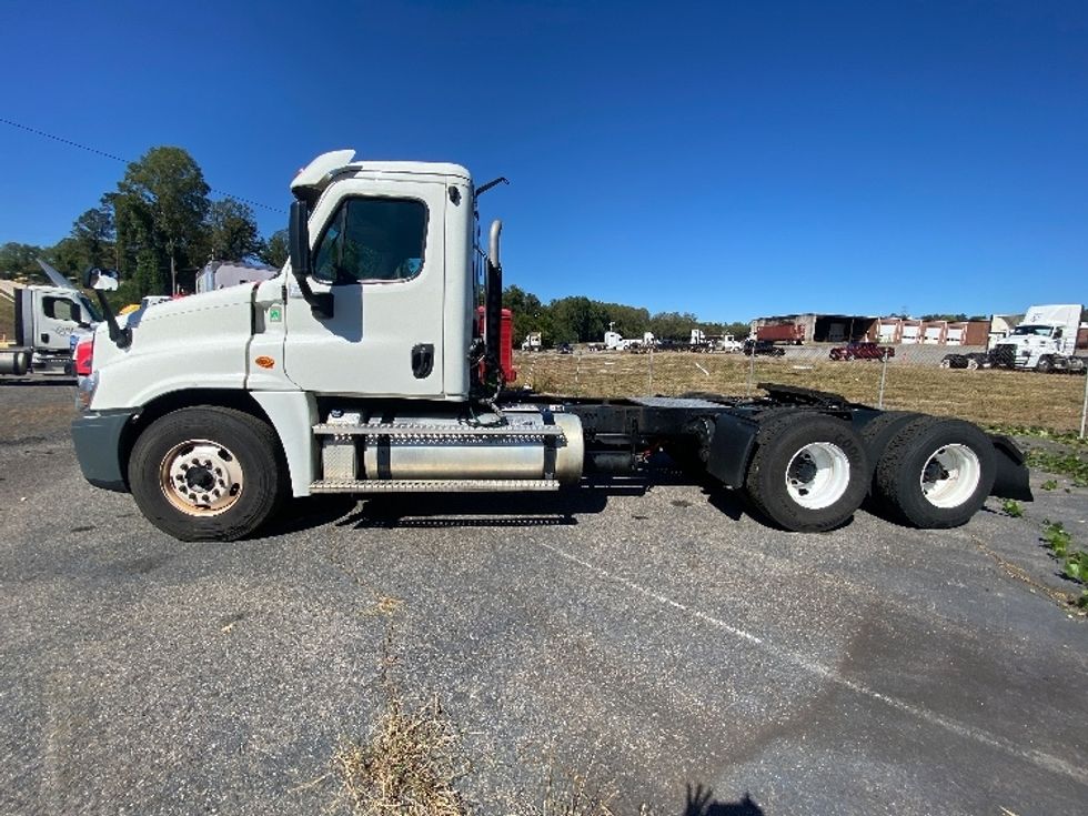 Day Cab Tractor-Heavy Duty Tractors-Freightliner-2020-Cascadia 12564ST-Martinsville-VA-595,335\n\t\tmiles-$ 33,750 - Image 4