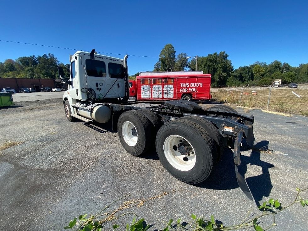 Day Cab Tractor-Heavy Duty Tractors-Freightliner-2020-Cascadia 12564ST-Martinsville-VA-595,335\n\t\tmiles-$ 33,750 - Image 5