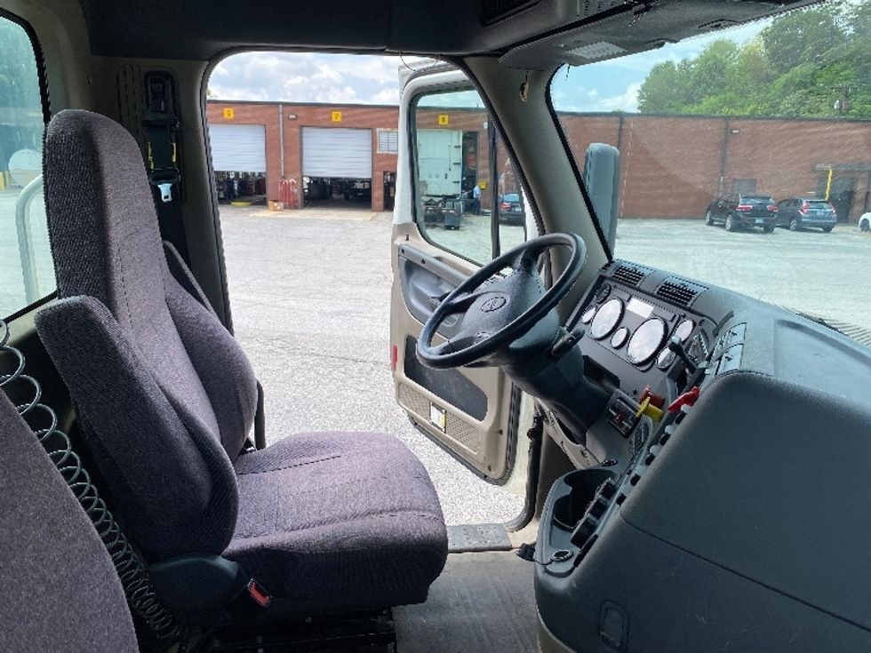 Day Cab Tractor-Heavy Duty Tractors-Freightliner-2020-Cascadia 12564ST-Martinsville-VA-644,889\n\t\tmiles-$ 26,500 - Image 14