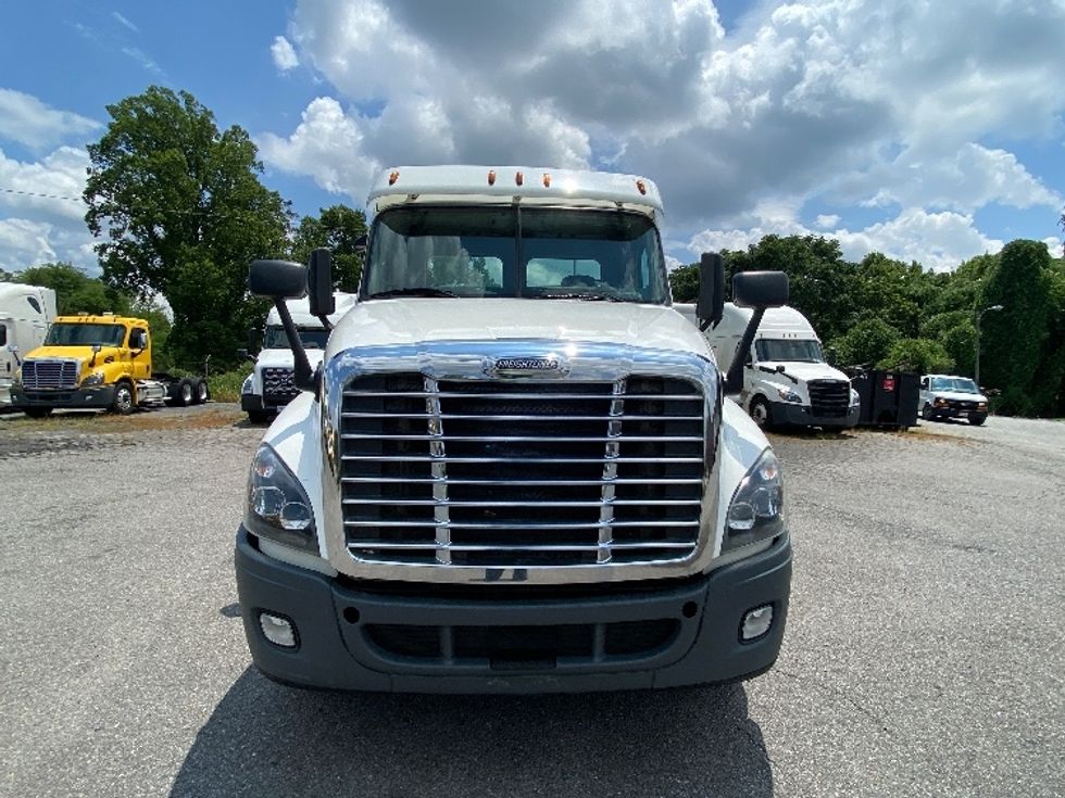 Day Cab Tractor-Heavy Duty Tractors-Freightliner-2020-Cascadia 12564ST-Martinsville-VA-644,889\n\t\tmiles-$ 26,500 - Image 2