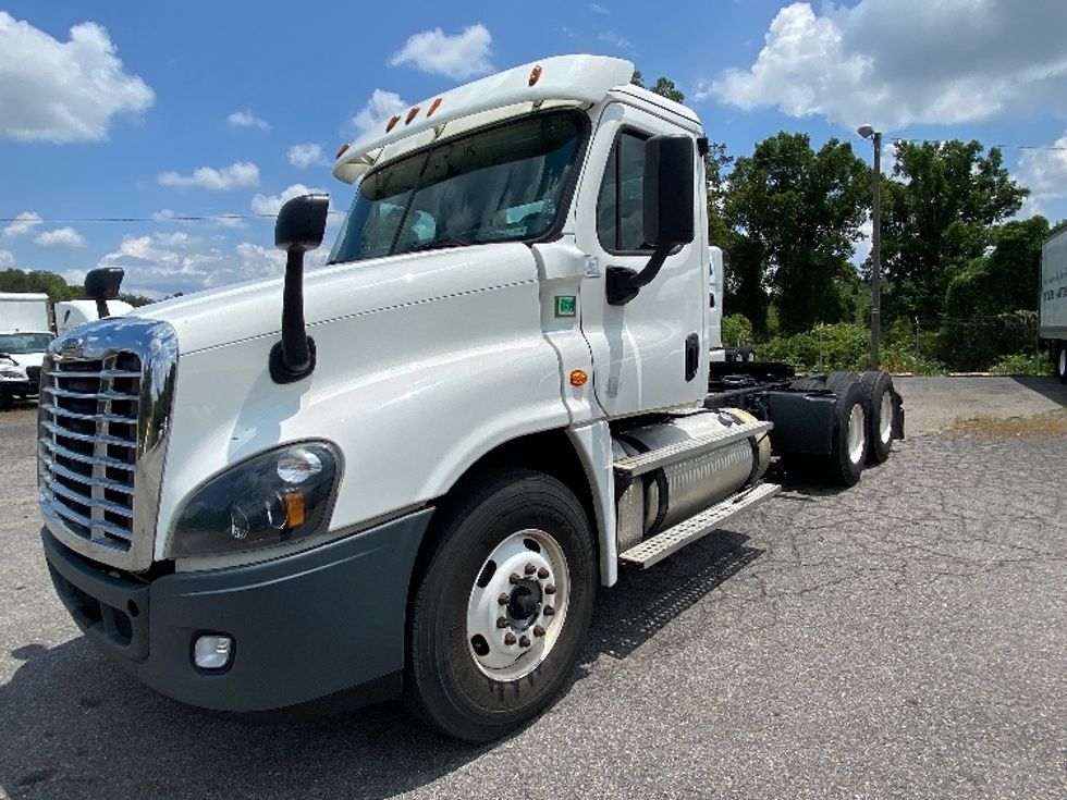 Day Cab Tractor-Heavy Duty Tractors-Freightliner-2020-Cascadia 12564ST-Martinsville-VA-644,889\n\t\tmiles-$ 26,500 - Image 3