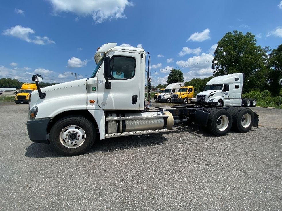 Day Cab Tractor-Heavy Duty Tractors-Freightliner-2020-Cascadia 12564ST-Martinsville-VA-644,889\n\t\tmiles-$ 26,500 - Image 4