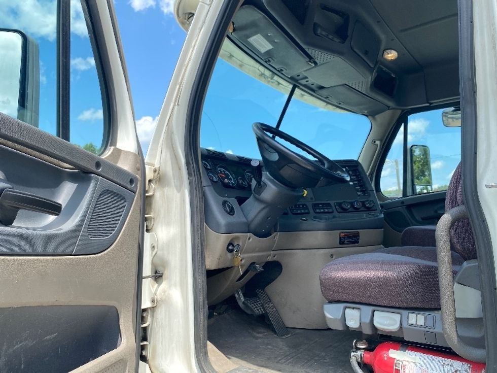 Day Cab Tractor-Heavy Duty Tractors-Freightliner-2020-Cascadia 12564ST-Martinsville-VA-644,889\n\t\tmiles-$ 26,500 - Image 9
