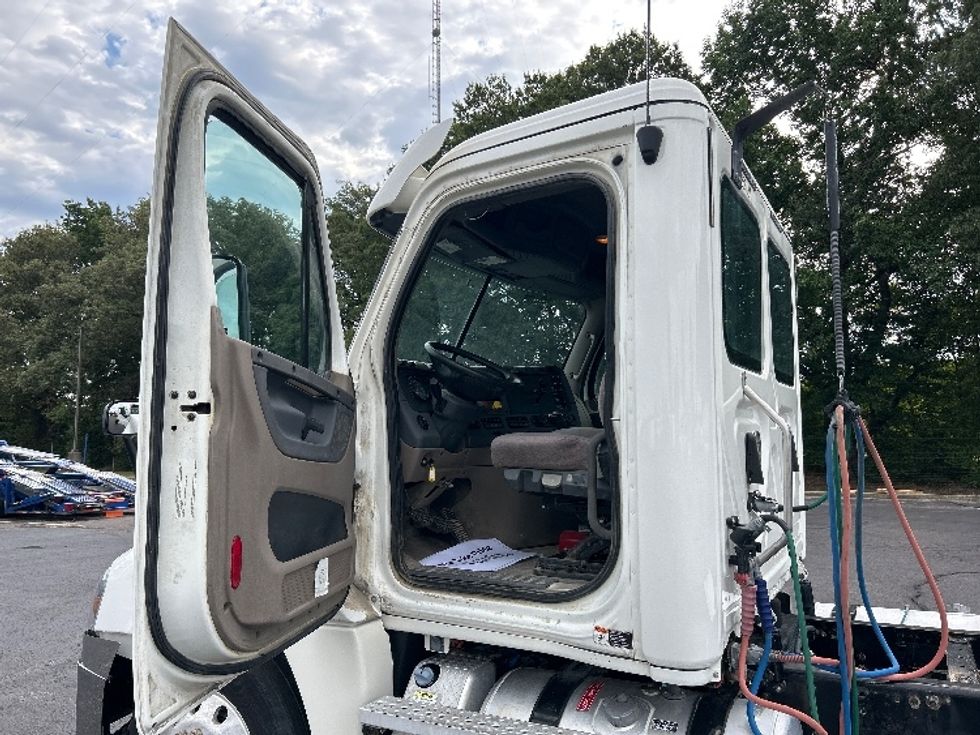 Day Cab Tractor-Heavy Duty Tractors-Freightliner-2020-Cascadia 12564ST-Memphis-TN-278,216\n\t\tmiles-$ 54,500 - Image 10