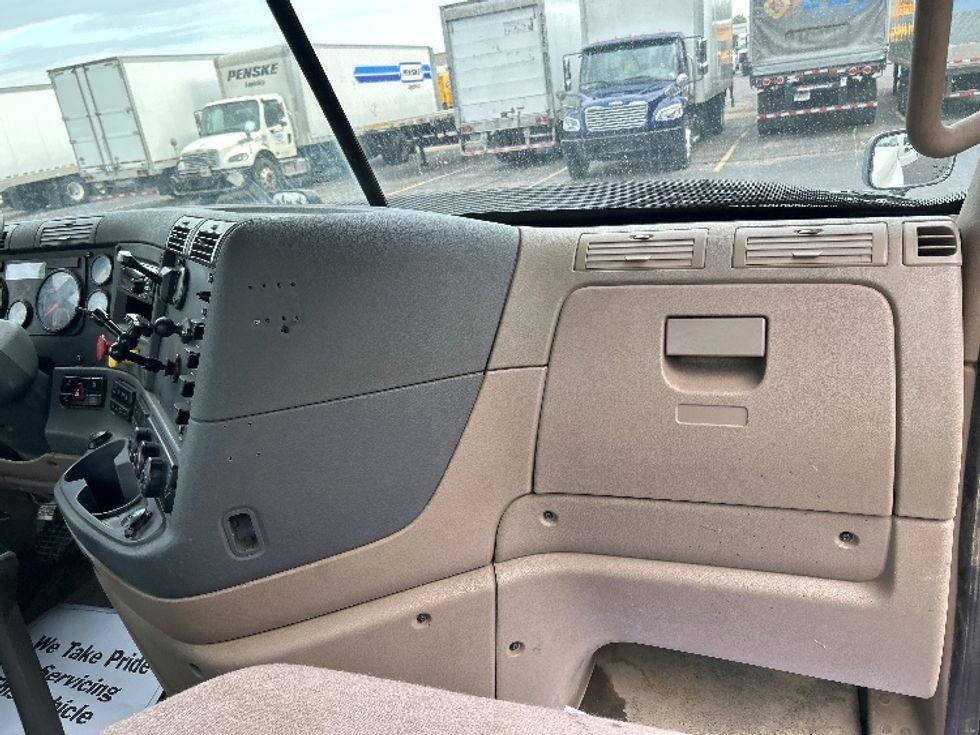 Day Cab Tractor-Heavy Duty Tractors-Freightliner-2020-Cascadia 12564ST-Memphis-TN-278,216\n\t\tmiles-$ 54,500 - Image 13