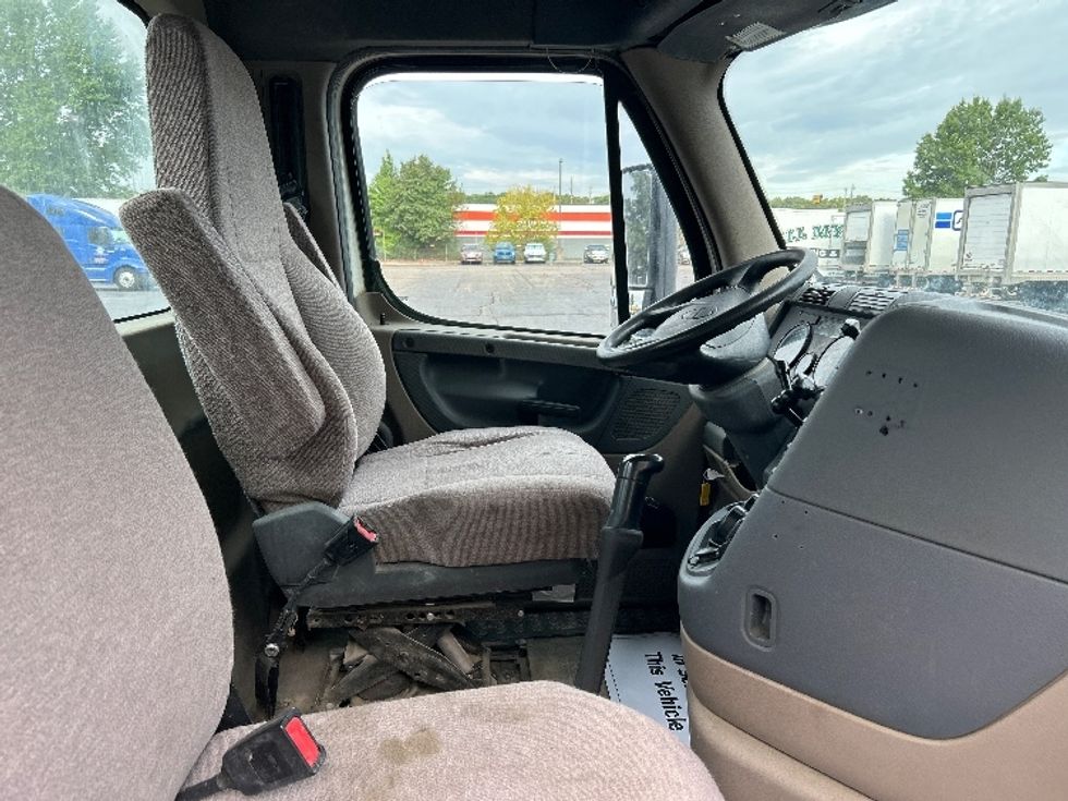 Day Cab Tractor-Heavy Duty Tractors-Freightliner-2020-Cascadia 12564ST-Memphis-TN-278,216\n\t\tmiles-$ 54,500 - Image 14